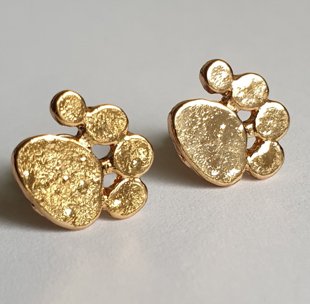 Paw print hotsell earrings australia