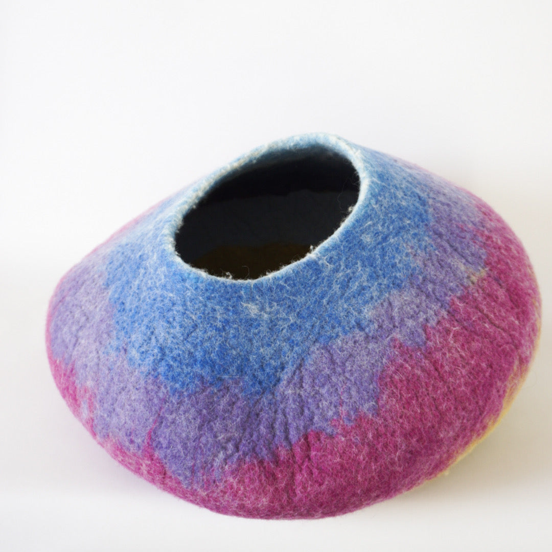 Australian Hand-Made 'Large' Kitty size Felt Pet Bed Pouch Pod for your Cat or Small Dog / Pet