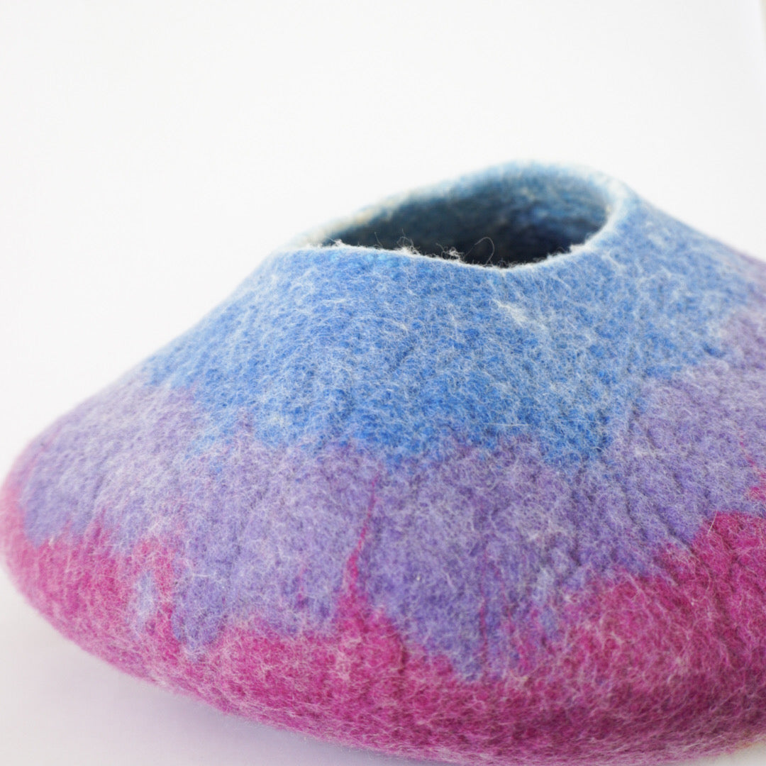Australian Hand-Made 'Large' Kitty size Felt Pet Bed Pouch Pod for your Cat or Small Dog / Pet