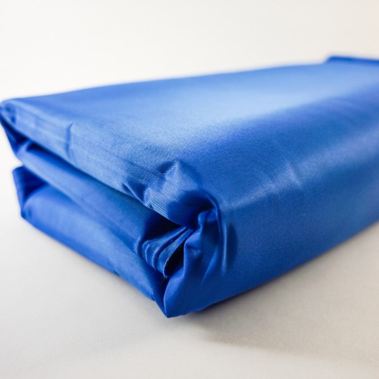 Premium material, waterproof and scratch-resistant. Inside is a non-toxic gel that will absorb the heat from your pet's body and give a cool sensation during the hot summer days.